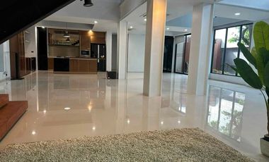 For sale 5 bedrooms house in Watthana, Bangkok