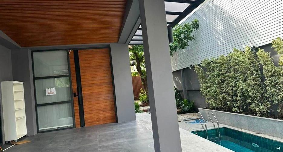 For sale 5 bedrooms house in Watthana, Bangkok