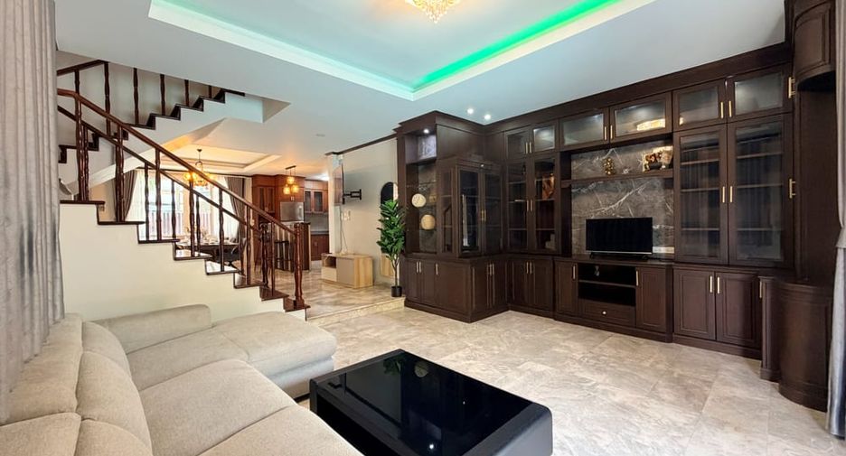 Villa en alquiler y en venta de 6 habitaciones en Bang Lamung, Chonburi