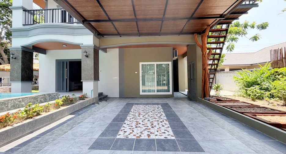 Villa en alquiler y en venta de 6 habitaciones en Bang Lamung, Chonburi