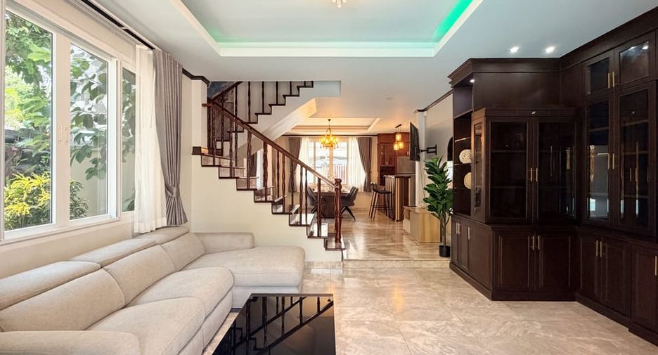 Villa en alquiler y en venta de 6 habitaciones en Bang Lamung, Chonburi