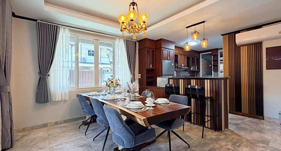 Villa en alquiler y en venta de 6 habitaciones en Bang Lamung, Chonburi