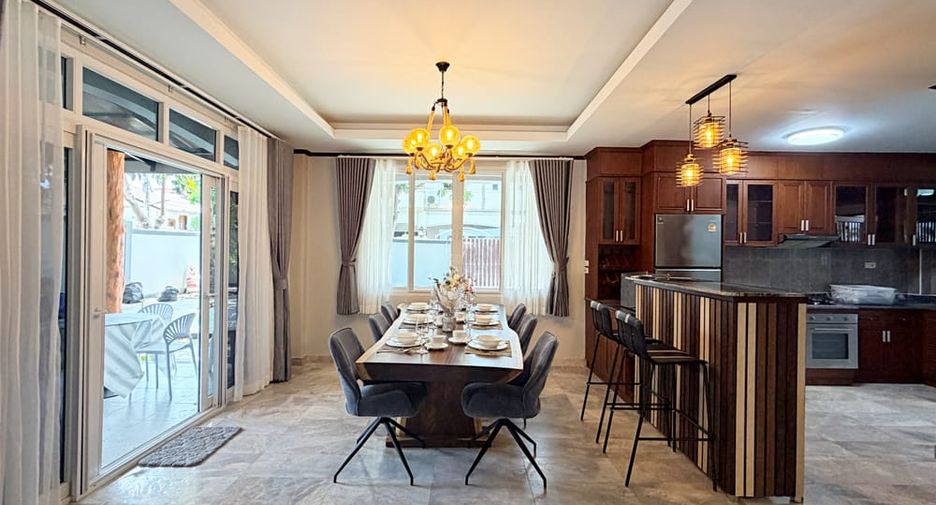 Villa en alquiler y en venta de 6 habitaciones en Bang Lamung, Chonburi
