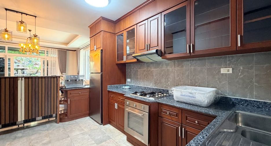 Villa en alquiler y en venta de 6 habitaciones en Bang Lamung, Chonburi