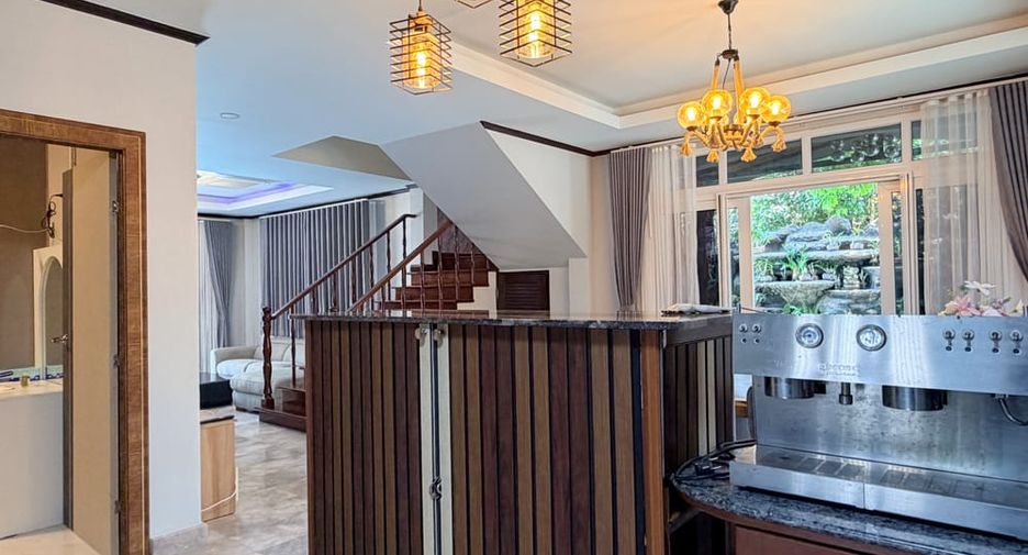 Villa en alquiler y en venta de 6 habitaciones en Bang Lamung, Chonburi