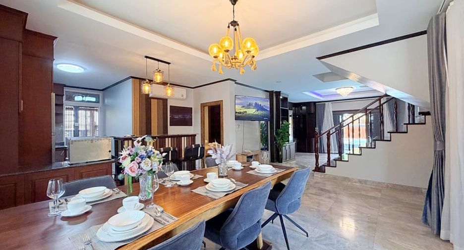 Villa en alquiler y en venta de 6 habitaciones en Bang Lamung, Chonburi
