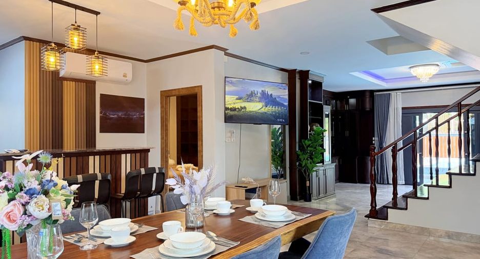 Villa en alquiler y en venta de 6 habitaciones en Bang Lamung, Chonburi