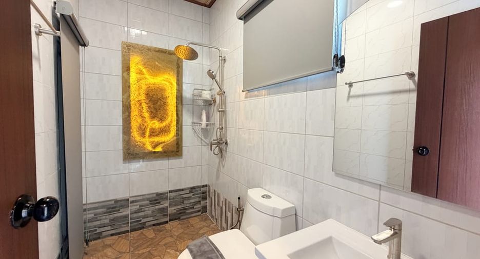 Villa en alquiler y en venta de 6 habitaciones en Bang Lamung, Chonburi