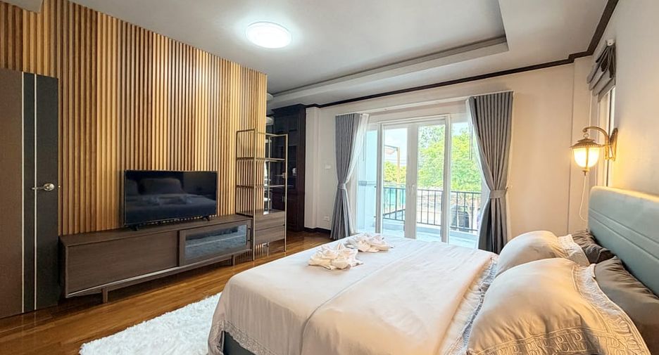Villa en alquiler y en venta de 6 habitaciones en Bang Lamung, Chonburi