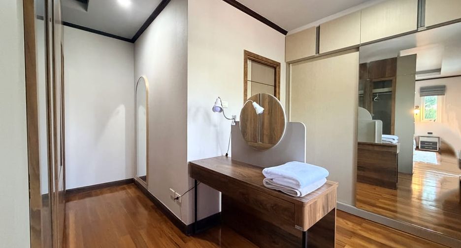 Villa en alquiler y en venta de 6 habitaciones en Bang Lamung, Chonburi