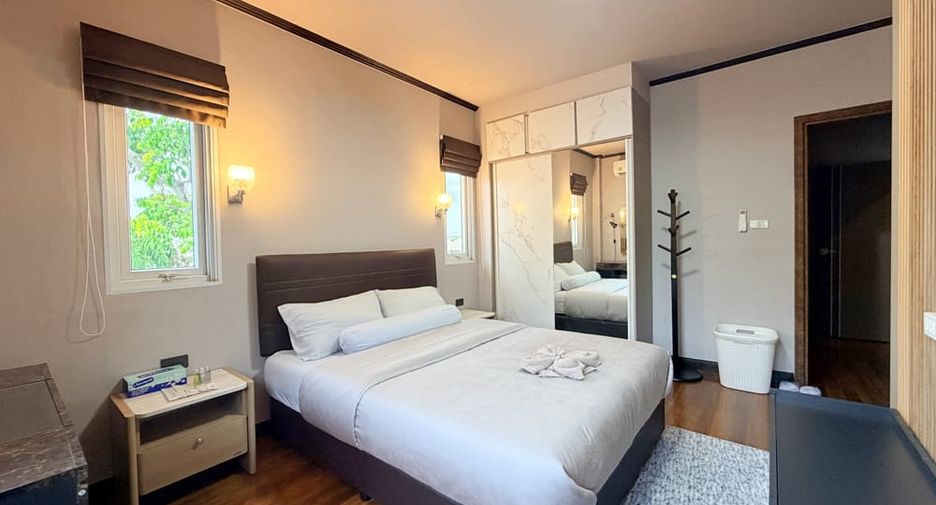 Villa en alquiler y en venta de 6 habitaciones en Bang Lamung, Chonburi