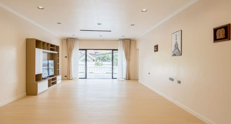 Villa zur Miete mit 5 Zimmer in Bang Lamung, Chonburi