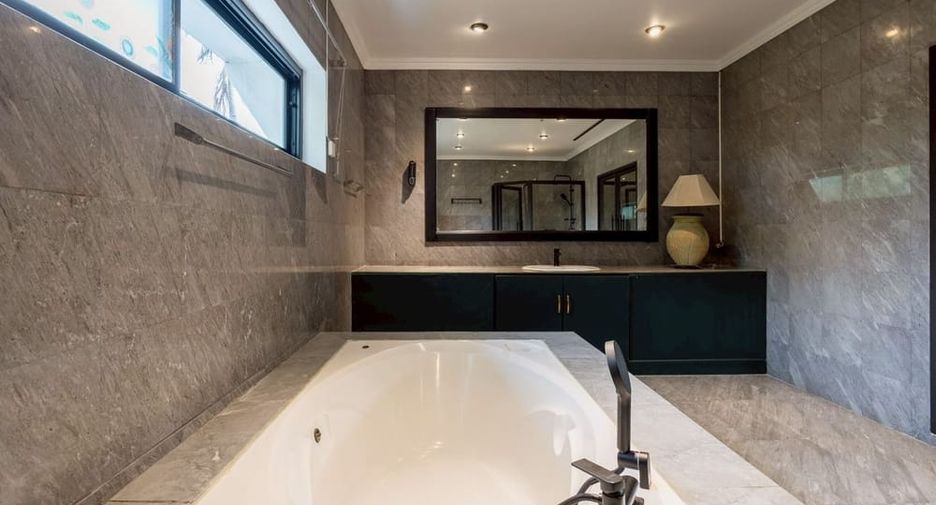 Villa zur Miete mit 5 Zimmer in Bang Lamung, Chonburi