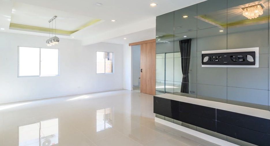 For sale 3 bedrooms house in Bang Lamung, Chonburi