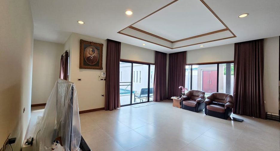 For sale 3 ベッドルーム villa in Huay Yai, Pattaya