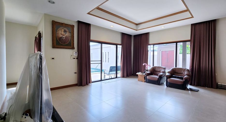 For sale 3 ベッドルーム villa in Huay Yai, Pattaya