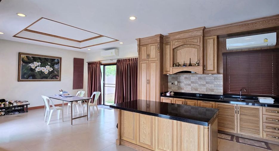For sale 3 ベッドルーム villa in Huay Yai, Pattaya