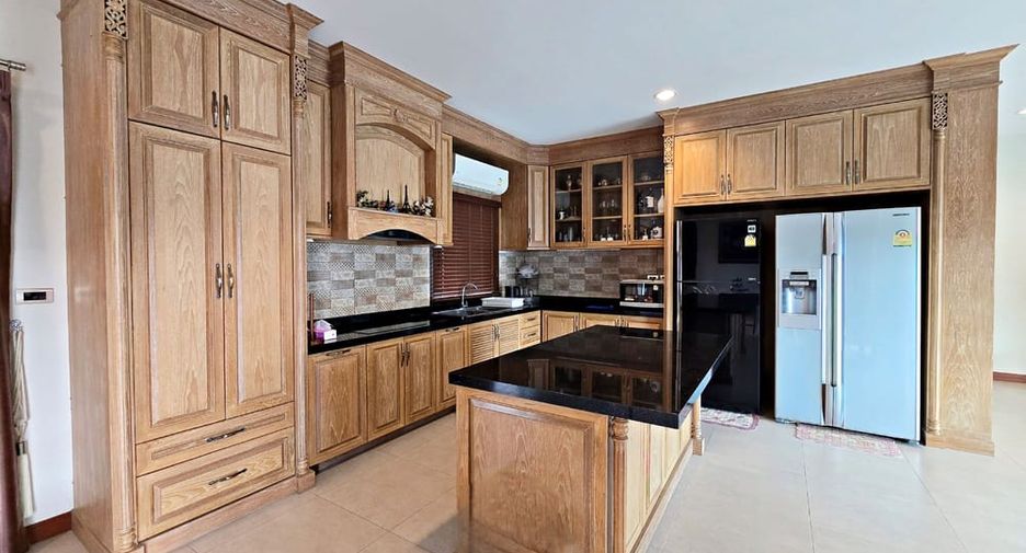 For sale 3 ベッドルーム villa in Huay Yai, Pattaya