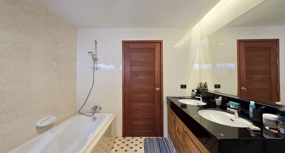 For sale 3 ベッドルーム villa in Huay Yai, Pattaya