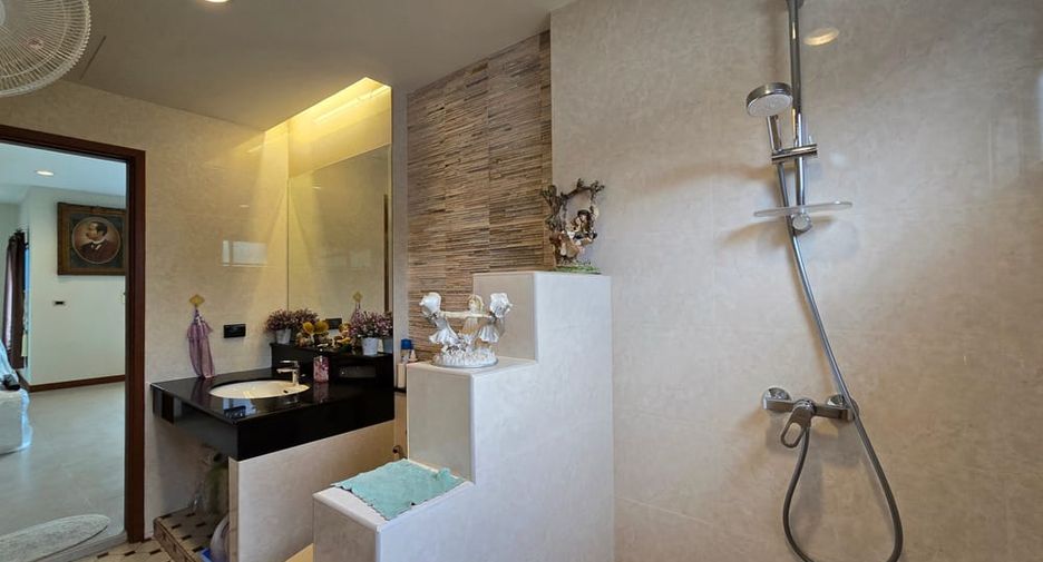 For sale 3 ベッドルーム villa in Huay Yai, Pattaya
