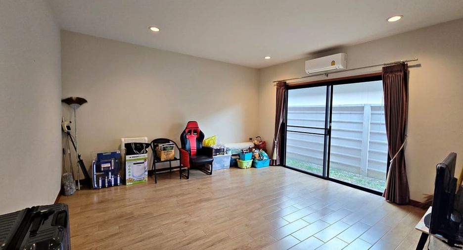 For sale 3 ベッドルーム villa in Huay Yai, Pattaya