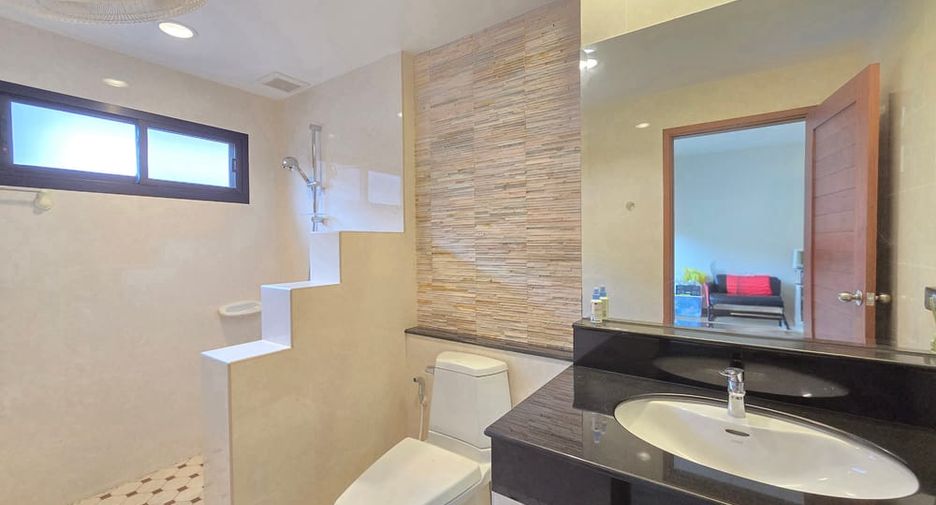 For sale 3 ベッドルーム villa in Huay Yai, Pattaya