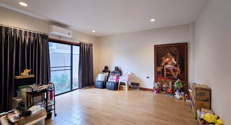 For sale 3 ベッドルーム villa in Huay Yai, Pattaya