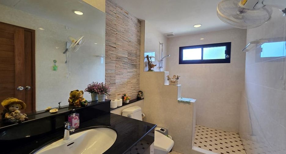 For sale 3 ベッドルーム villa in Huay Yai, Pattaya