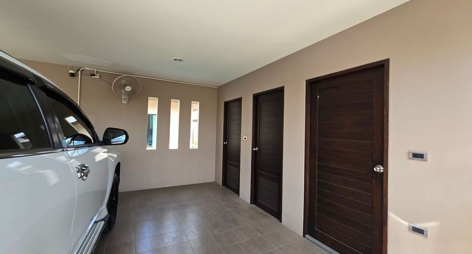 For sale 3 ベッドルーム villa in Huay Yai, Pattaya