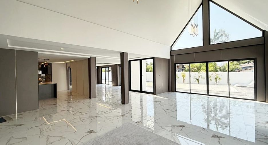 Villa zum Kauf mit 6 Zimmer in Bang Lamung, Chonburi