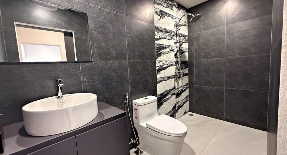Villa zum Kauf mit 6 Zimmer in Bang Lamung, Chonburi