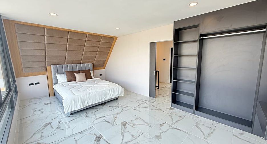 Villa zum Kauf mit 6 Zimmer in Bang Lamung, Chonburi