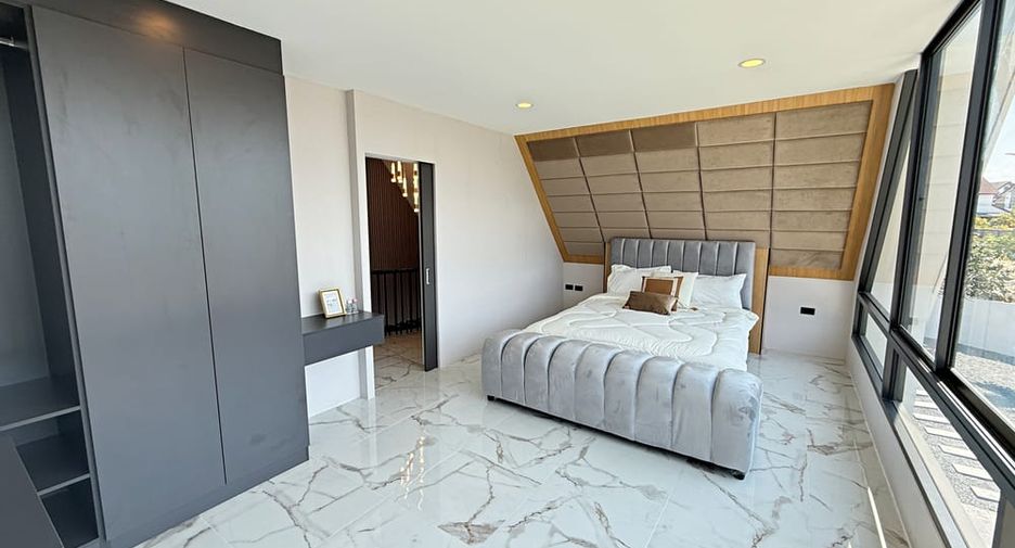 Villa zum Kauf mit 6 Zimmer in Bang Lamung, Chonburi
