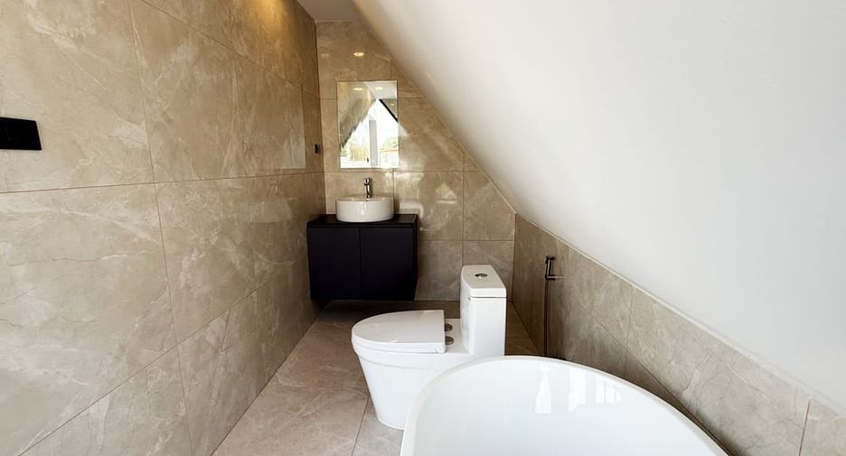 Villa zum Kauf mit 6 Zimmer in Bang Lamung, Chonburi