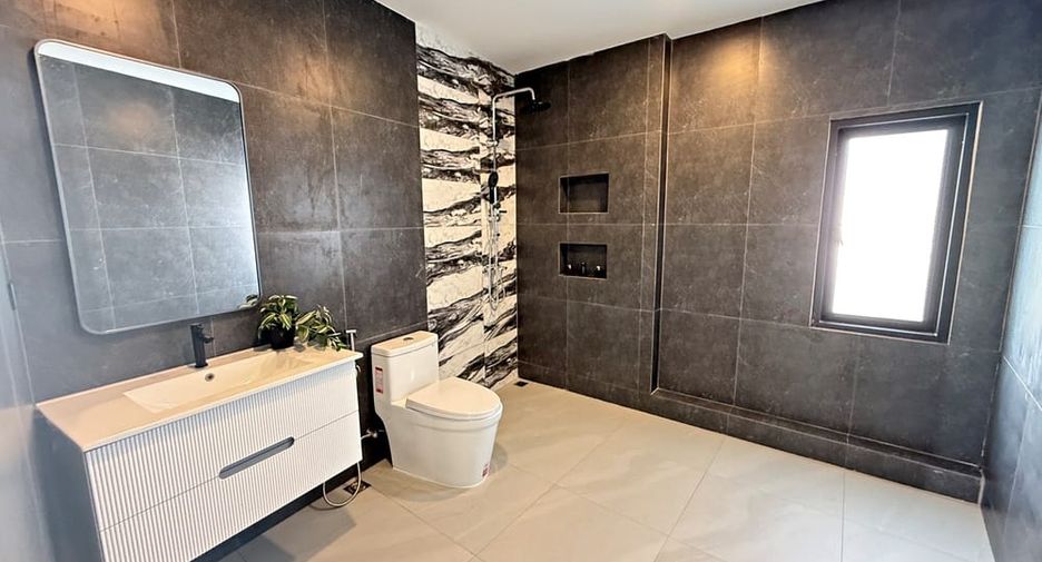 Villa zum Kauf mit 6 Zimmer in Bang Lamung, Chonburi