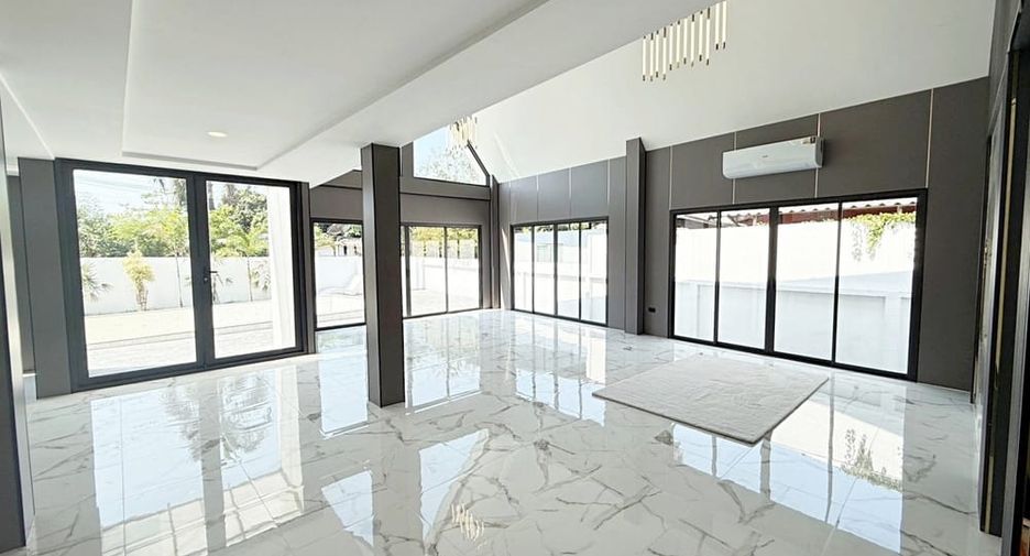 Villa zum Kauf mit 6 Zimmer in Bang Lamung, Chonburi