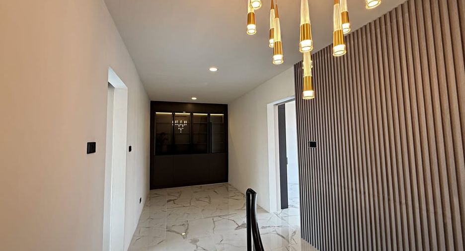 Villa zum Kauf mit 6 Zimmer in Bang Lamung, Chonburi