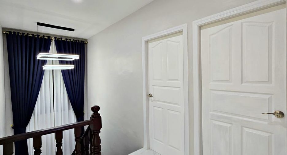 Haus zur Miete und zum Kauf mit 4 Zimmer in Bang Lamung, Chonburi