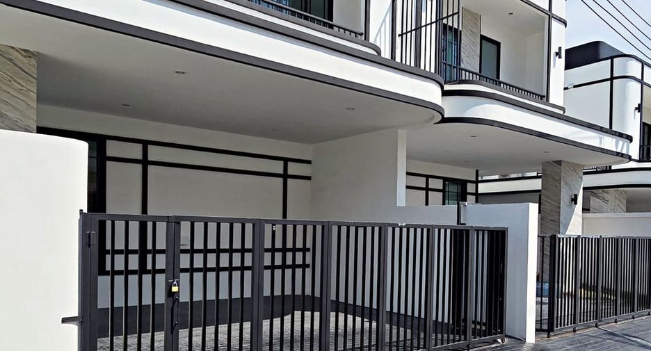 For sale 3 bedrooms house in Bang Lamung, Chonburi