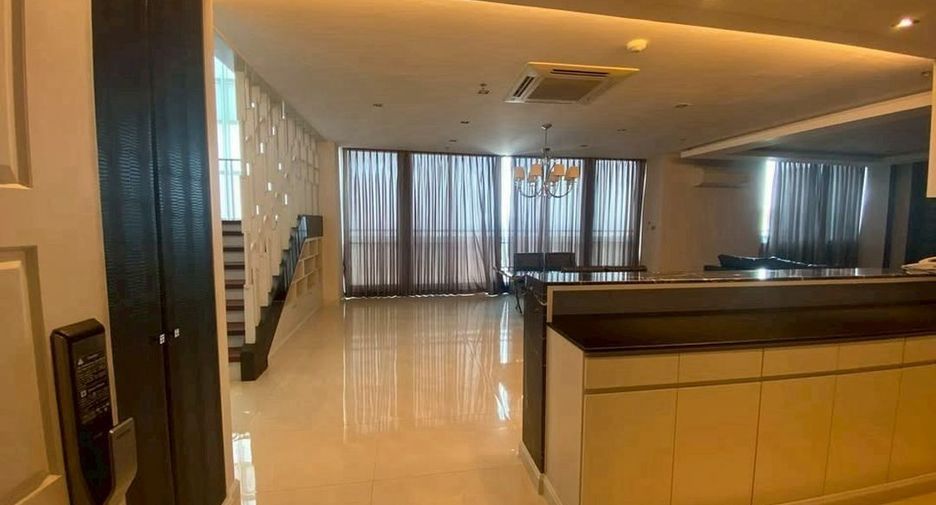 Condo en alquiler de 3 habitaciones en Bang Kapi, Bangkok