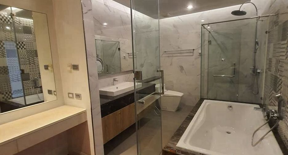 Condo en alquiler de 3 habitaciones en Bang Kapi, Bangkok