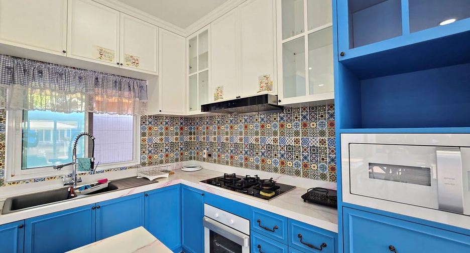 For sale 5 ベッドルーム house in Huay Yai, Pattaya
