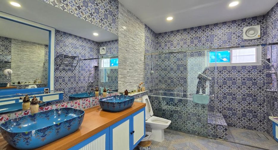 For sale 5 ベッドルーム house in Huay Yai, Pattaya