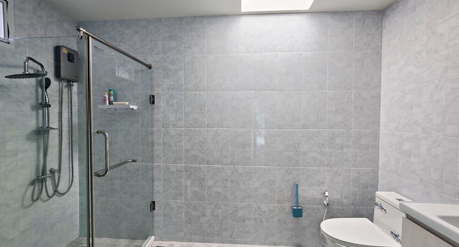 For sale 5 ベッドルーム house in Huay Yai, Pattaya