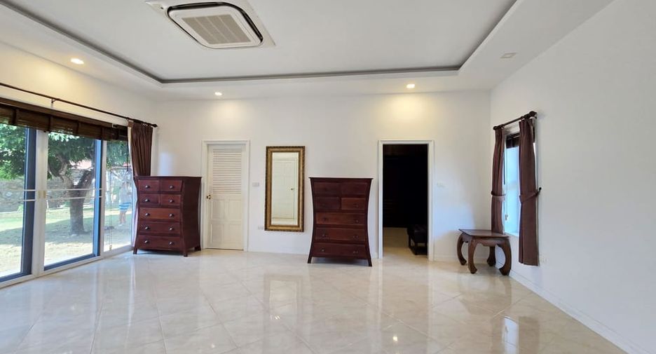 For sale 5 bedrooms villa in Bang Lamung, Chonburi