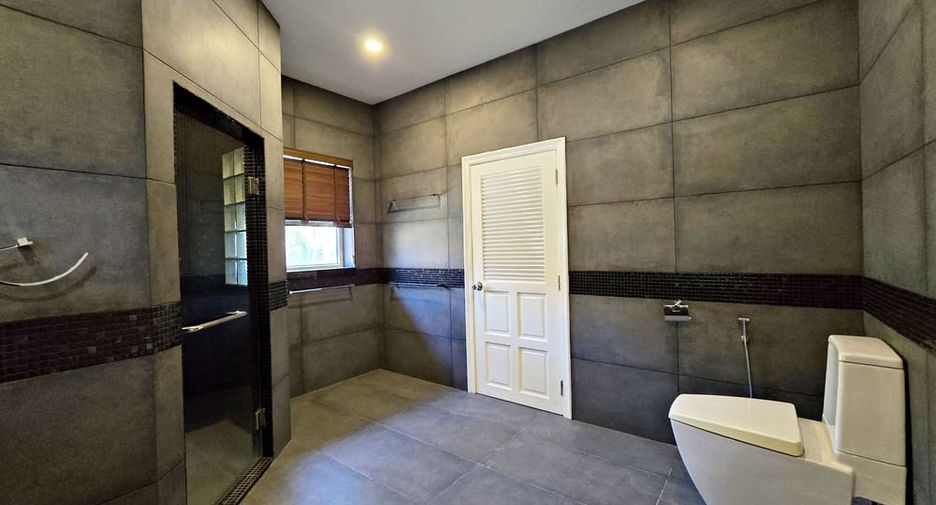 For sale 5 bedrooms villa in Bang Lamung, Chonburi