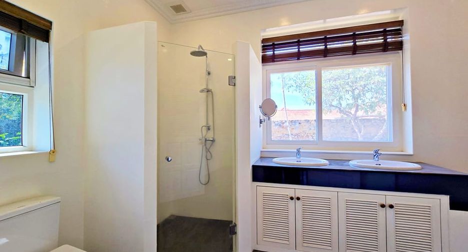 For sale 5 bedrooms villa in Bang Lamung, Chonburi