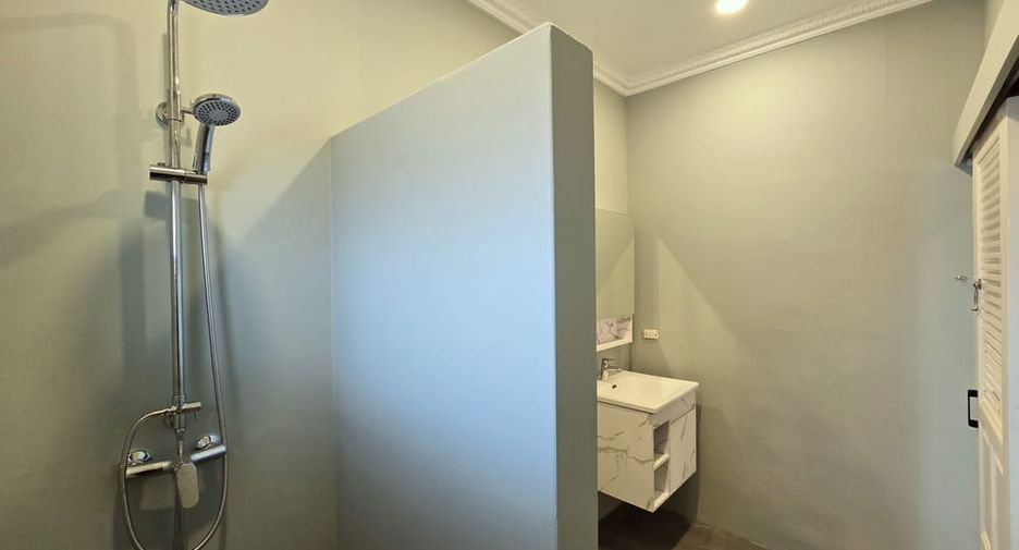 For sale 5 bedrooms villa in Bang Lamung, Chonburi