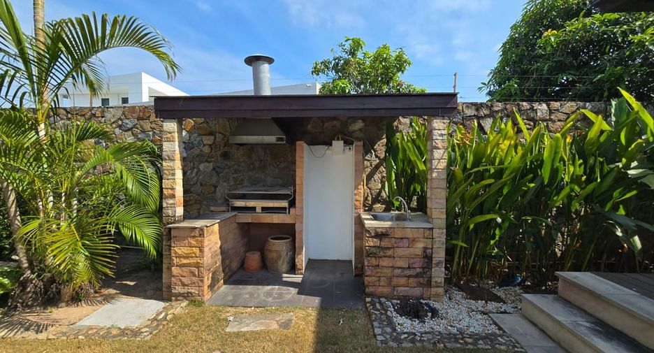For sale 5 bedrooms villa in Bang Lamung, Chonburi