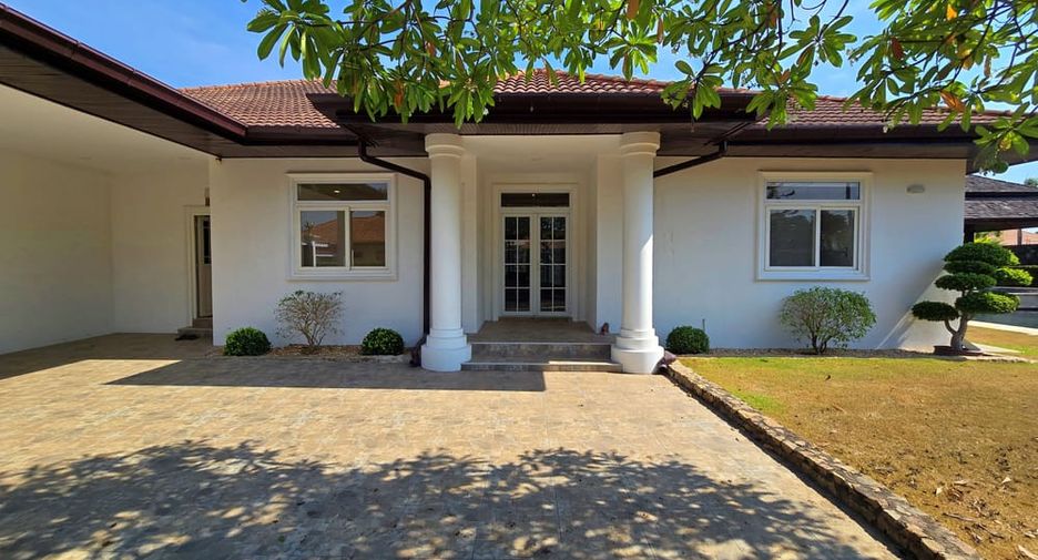 For sale 5 bedrooms villa in Bang Lamung, Chonburi